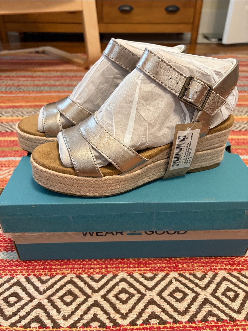 TOMS Audrey Light Gold Metallic Wedge Sandals Espadrilles Size 6. NIB